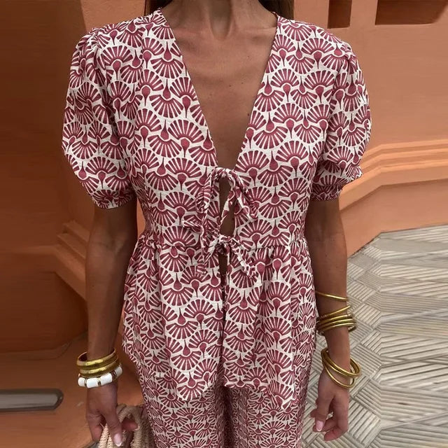 Lisa - Casual and Elegant Outfit