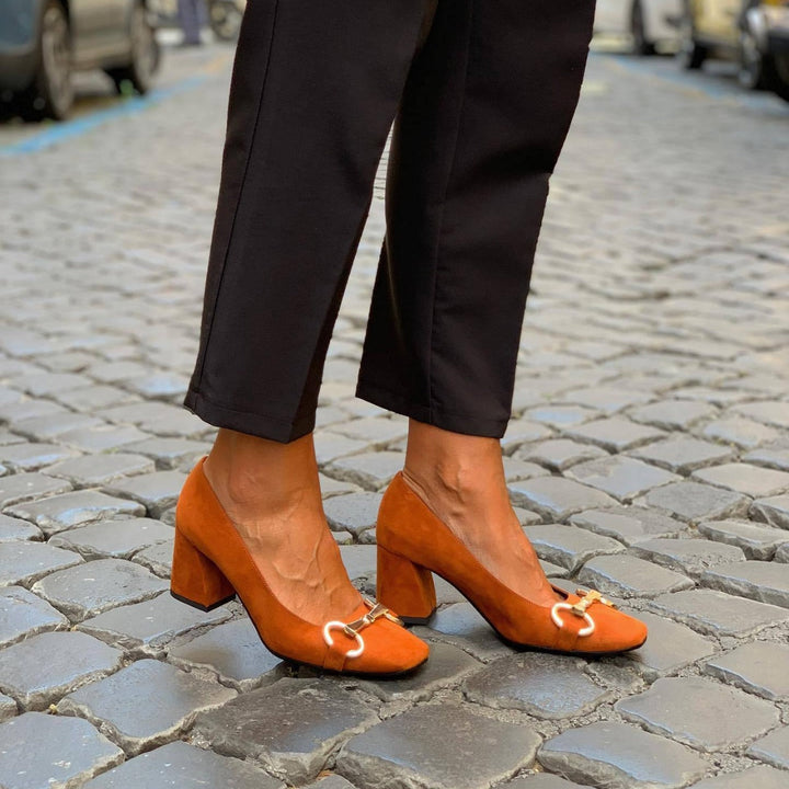 Mackenzie | Elegant Pumps With Gold Detail