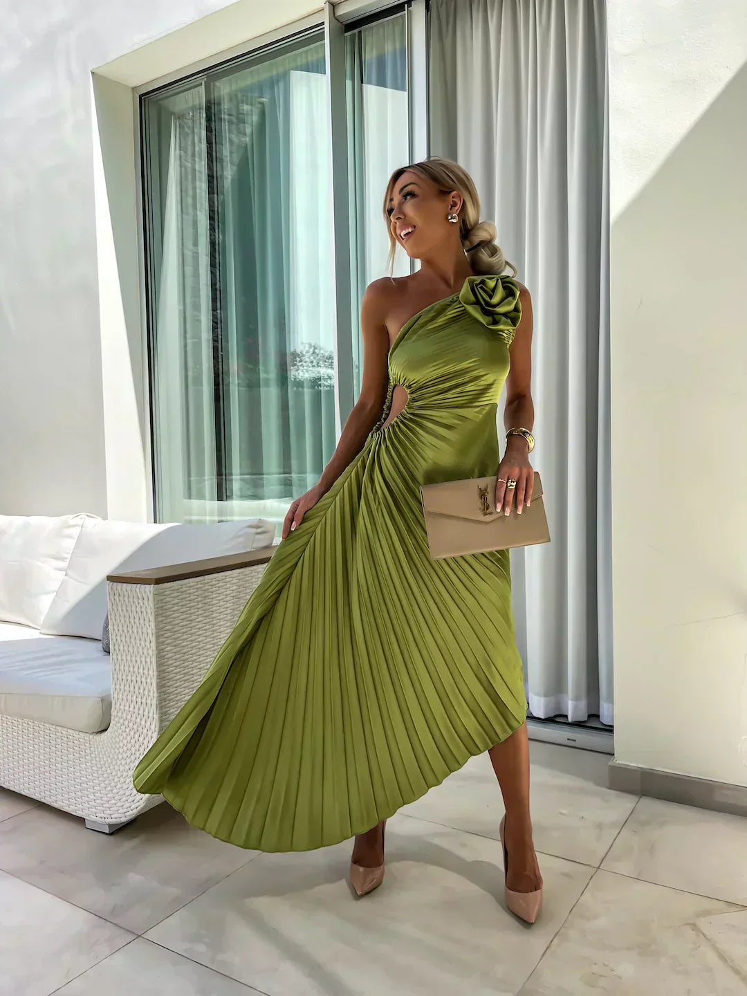 Vivian – Soft Feminine Dress